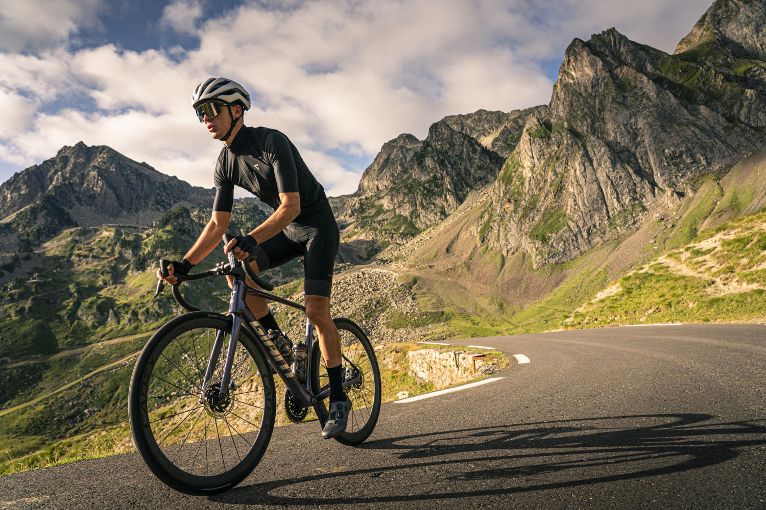 2024 Giant Defy Advanced SL 0